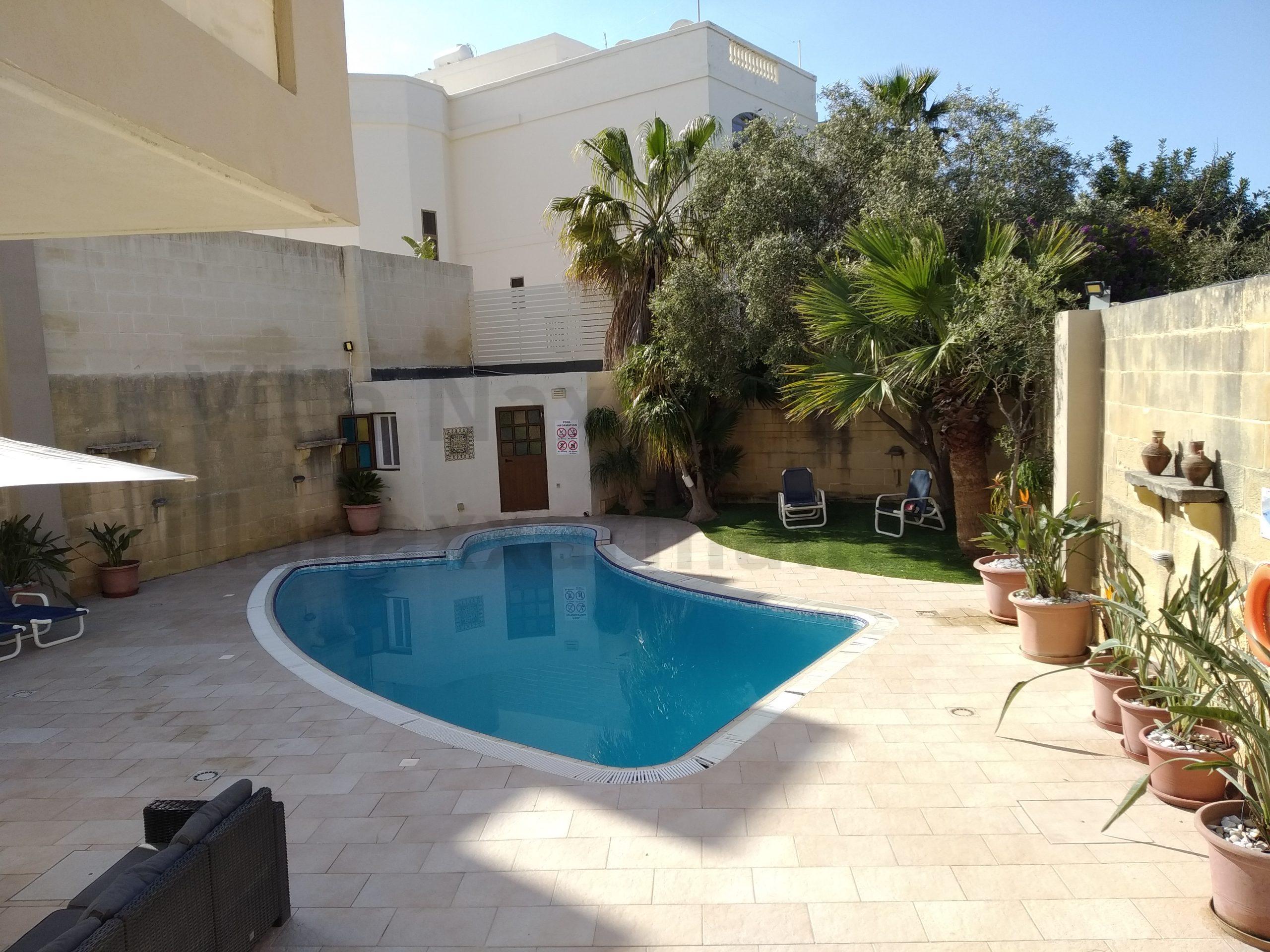 Villa Naxxar Malta - Massive outdoor areas with private pool, sunbeds, deck-chairs, very large dining and seating areas, BBQ, WIFI and more
