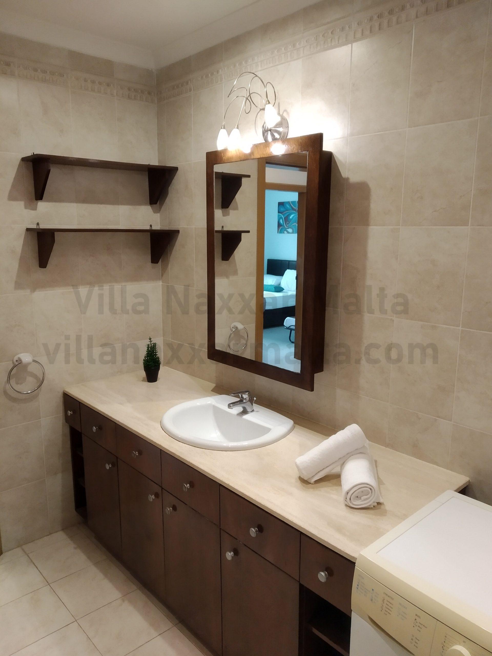Villa Naxxar Malta – Shower with bide’ and more