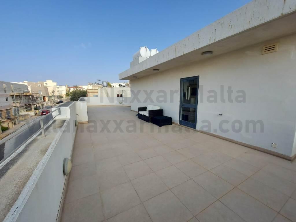 Villa Naxxar Malta - Studio Penthouse - Nicely finished and fully furnished property with a massive 100 sqm terrace.